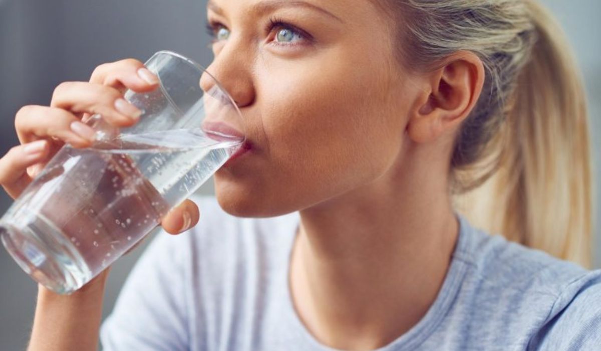 Does Drinking 8 Glasses of Water a Day Actually Have Any Science Behind It?